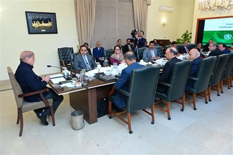 Pm Shahbaz Chairs Extended Session To Boost Economy Headline Pk