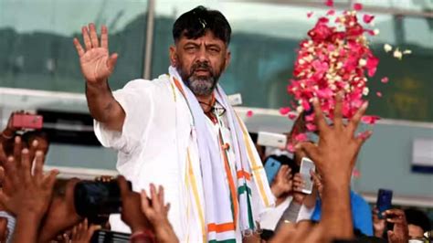 Karnataka Cm Suspense Dk Shivakumar To Meet Kharge Rahul Gandhi Again