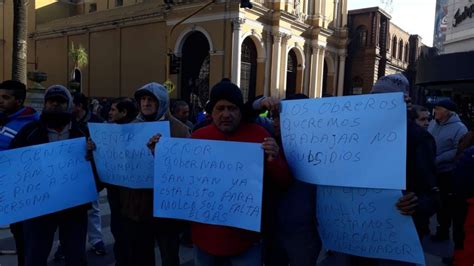 Trabajadores Del Ingenio San Juan Protestan En Plaza Independencia