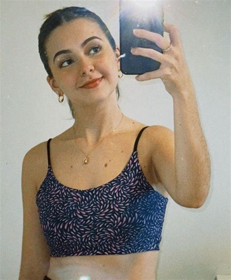 Klara Castanho Esbanja Beleza Em Selfies No Espelho Celebridades Vogue