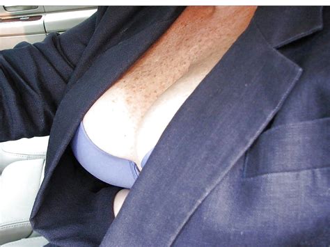 Sexy Mature Removing Her Bra In The Car Photo X Vid