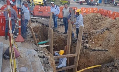 Por Cambio En Redes Del Alcantarillado Obras De Pavimentación De La