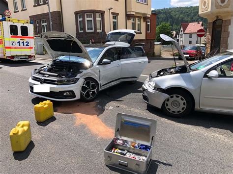 Frontalcrash Zwei Personen Bei Unfall Verletzt Suhl Zella Mehlis