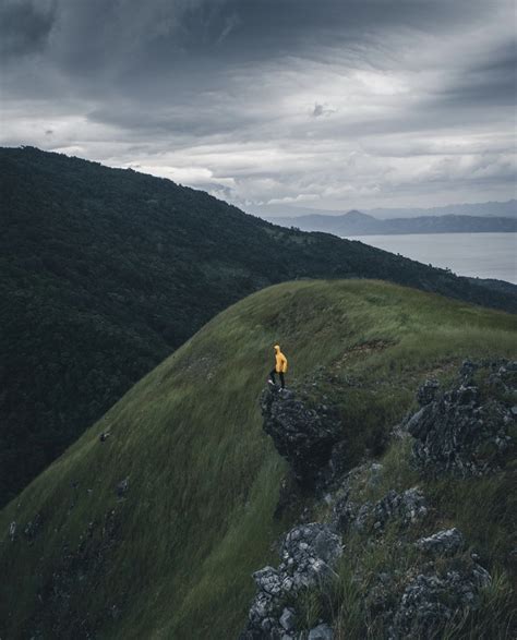 Tujuh Puncak Terbaik Menikmati Keindahan Alam Sumatera Barat