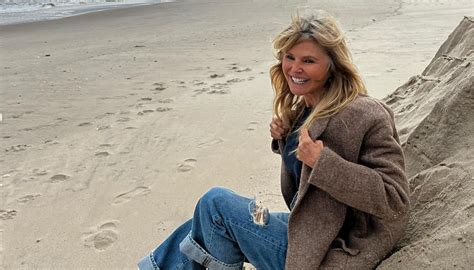 Christie Brinkley Embraces Her Gray Hair