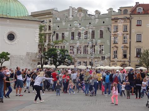 Czy Rynek W Krakowie Jest Najwi Kszy W Europie Tikal Pl