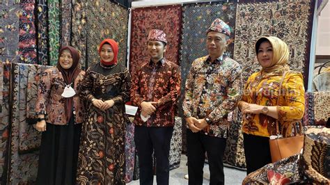 Pameran Batik Fashion Puluhan Produk Bersaing Di Grand City Surabaya