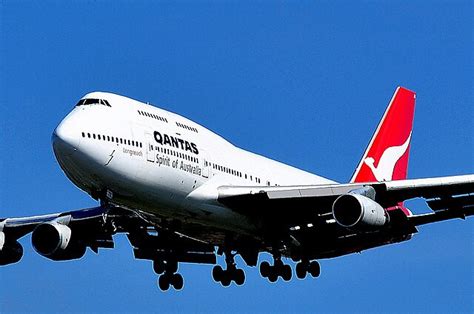 Qantas Flight Makes Emergency Landing After Engine Failure Sydney