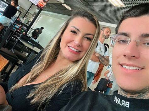 Filho de Andressa Urach revela o que pensa enquanto filma os conteúdos