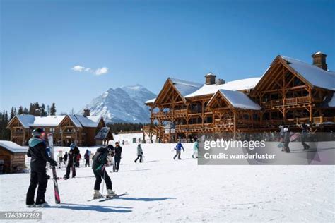 246 Lake Louise Mountain Resort Stock Photos, High-Res Pictures, and Images - Getty Images