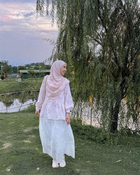 10 Ide Outfit Piknik Hijab Untuk Kulit Cool Undertone