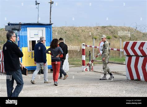 Border Crossing Point Chaplynka Ukraine Russia Borderline Border Guards Serving People