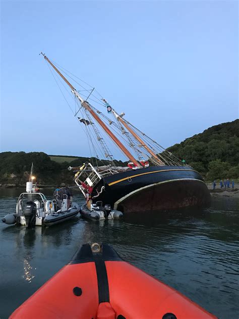 Falmouth Rnli Volunteer Lifeboat Crews Assist Stranded Schooner Rnli