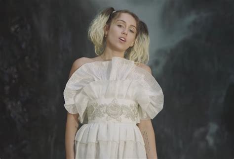 Miley Cyrus "Malibu" (video) | Exclaim!