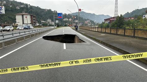 Doğu Karadeniz de sağanak taşan dereler oluşan heyelanlar kapanan