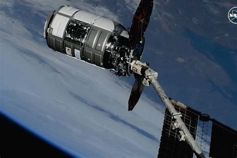 Il cargo Cygnus è attraccato alla Stazione Spaziale