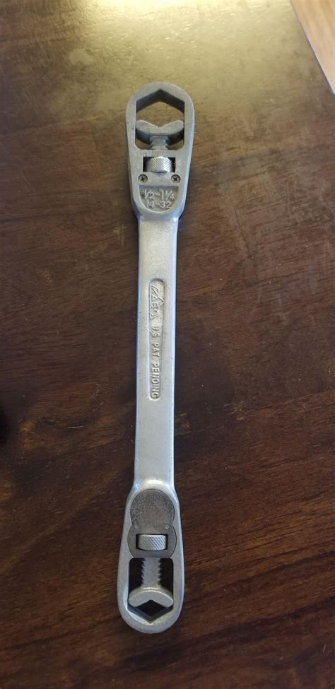 Kabo wrench-like tool? What is this weird tool I found in the garage ...