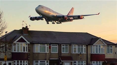 Big Planes Flying Low Over Houses London Heathrow Plane Spotting Youtube