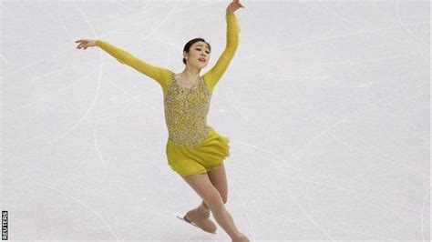 Sochi 2014 Skater Yuna Kim Leads But Yulia Lipnitskaya Falls Bbc Sport