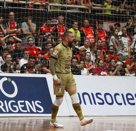 Willian Ex Joinville Eleito O Melhor Goleiro De Futsal Do Mundo Em