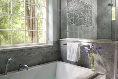 10 Ideas for Bathtub Surrounds