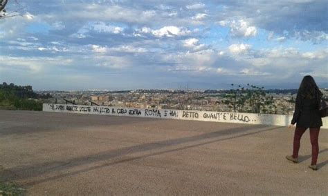 Quante volte hai visto il cielo sopra Roma e hai detto quant è bello