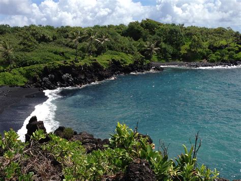 Waianapanapa Black Sand Beach Along The Road To Hana Go Visit Hawaii