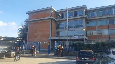 Moncalieri Furto Nella Notte Nel Bar Dell Istituto Majorana