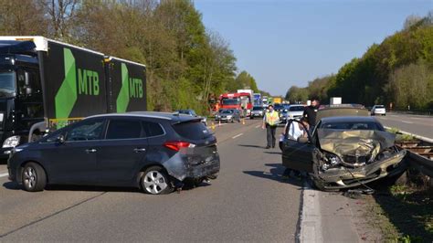 Fotos Sinsheim Nach Einem Schweren Unfall Auf Der A Mit Zwei