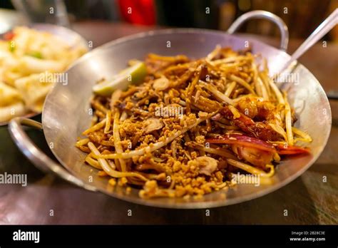 Malaysian cuisine, Indian Mee Goreng Stock Photo - Alamy