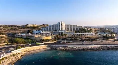 Beachfront Hotels with Swimming Pool in Malta