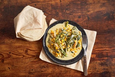 Premium Photo Poblano Pepper Rajas With Cream And Cheese Sauce