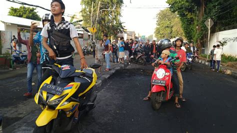 Suasana Bentrok Dan Jalan Yang Tertutup Di Jalan Brigjen Katamso