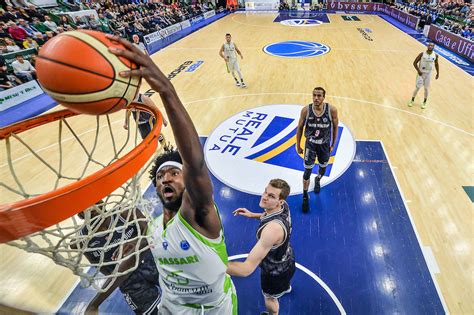 Basket Fiba Europe Cup La Dinamo Sassari Difende A W Rzburg Il