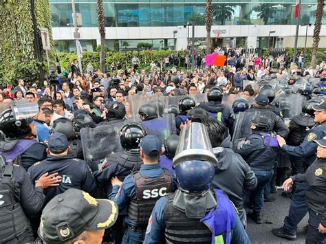 La Jornada Polic As Repliegan A Trabajadores Del Pjf Que Protestan En