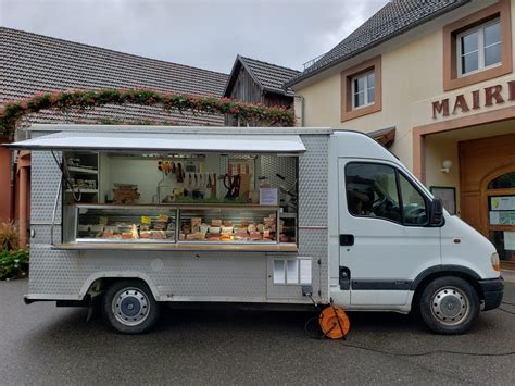 Un camion boucherie ambulant au village Mairie de Saulxures Vallée