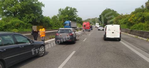 Incidente In Superstrada Scooter Rovina A Terra Altri Due Veicoli Si