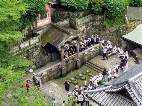 Otowa Waterfall at Kiyomizu Temple | Kiyomizu temple, Waterfall, Japan