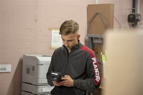 Logistiker In Efz Oder Eba Planzer Lehrstellen