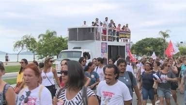 NSC Notícias SC Servidores em greve fecham a Av Beira Mar Norte