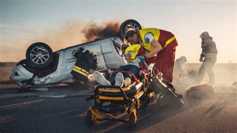 20,615 Car Accident Paramedics Images, Stock Photos, 3D objects ...