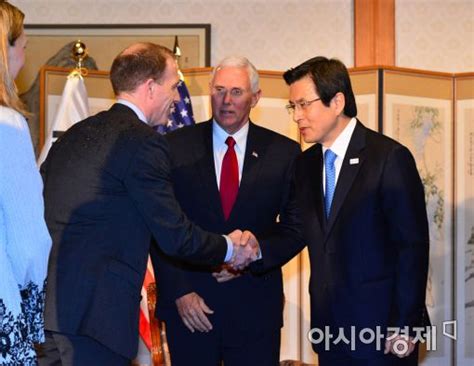 포토 미 부통령 면담하는 황교안 권한대행 아시아경제