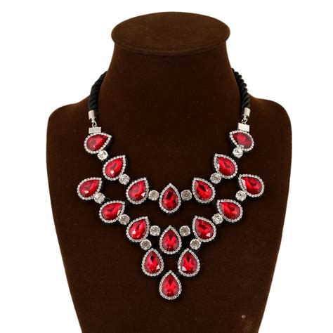 Beautiful Cluster Shape Red Gems Crystal Zircon Statement Deco Necklace ...