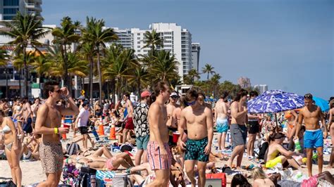 College Spring Breakers Hit Florida Beaches