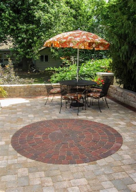 Paver Circle kit allows you to add interest and curves to your patio.