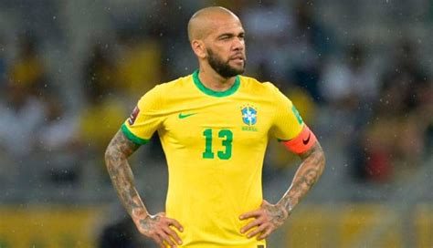 Fiscalía pide nueve años de cárcel para Dani Alves por presunta