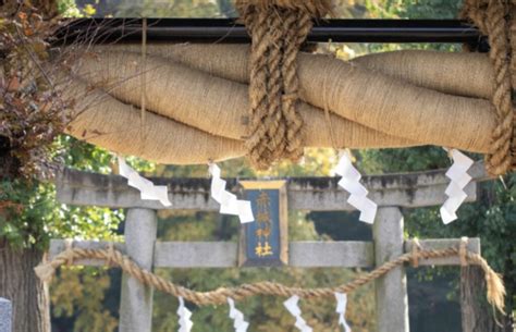 神社のしめ縄の飾り方や意味、正月のしめ飾りとの違い、交換方法を解説 株式会社 折橋商店