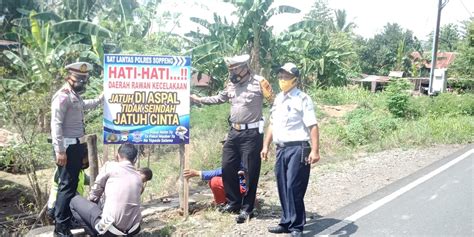 Tekan Angka Kecelakaan Lalu Lintas Sat Lantas Polres Soppeng Bersama Dishub Pasang Imbauan Di