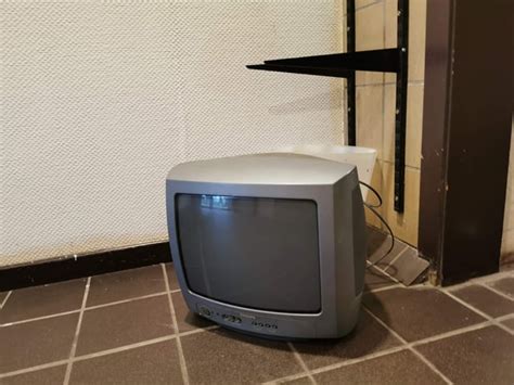 Saw This Little 14inch Philips Crt In My Mils Building Got A Big No