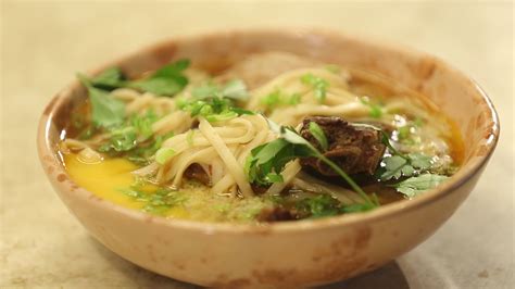 Мясной бульон из трёх частей свиной туши и суп от ресторатора Тахира ...
